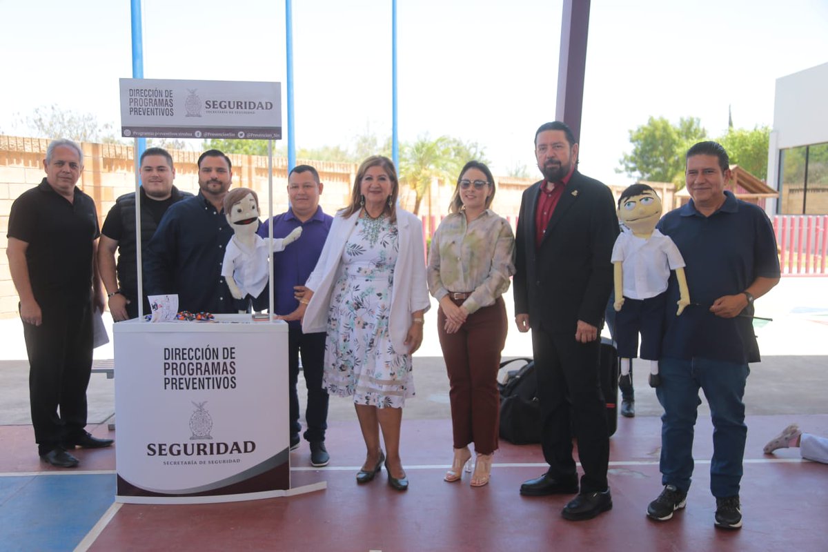sspsinaloa1's tweet photo. La subsecretaria de EPyD de la #SSPSinaloa, Yeraldine Bonilla Valverde, en representación del titular de la #SSPSinaloa, @Mtro_CCastaneda, participó en la mesa "Seguridad y Derechos de la Niñez Sinaloense", evento de @SEMUJERES_ en el plantel educativo #Cualli. https://t.co/IIgrkOGTiv