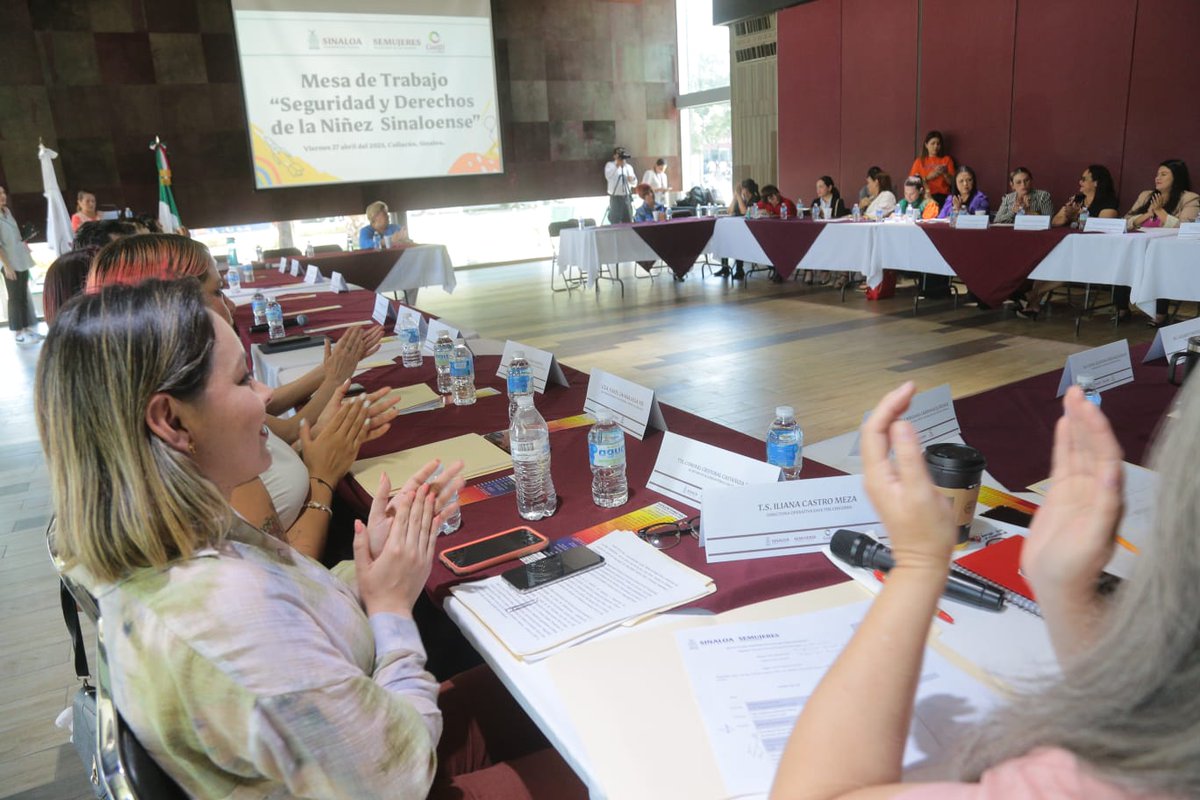 sspsinaloa1's tweet photo. La subsecretaria de EPyD de la #SSPSinaloa, Yeraldine Bonilla Valverde, en representación del titular de la #SSPSinaloa, @Mtro_CCastaneda, participó en la mesa "Seguridad y Derechos de la Niñez Sinaloense", evento de @SEMUJERES_ en el plantel educativo #Cualli. https://t.co/IIgrkOGTiv