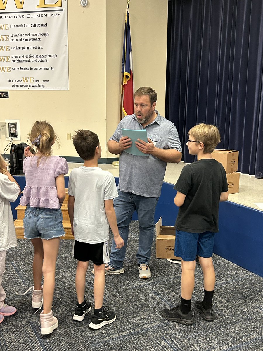 Many thanks to author/illustrator 𝐉𝐨𝐧𝐚𝐭𝐡𝐚𝐧 𝐃. 𝐌𝐢𝐥𝐥𝐞𝐫 for visiting our 1st-3rd grade students <a href="/WoodridgeElem/">Woodridge</a> today! We love Sammy the Wonder Dachshund and learned so much about cut paper collage &amp; what it’s like to connect story to art! sammydogbooks.com