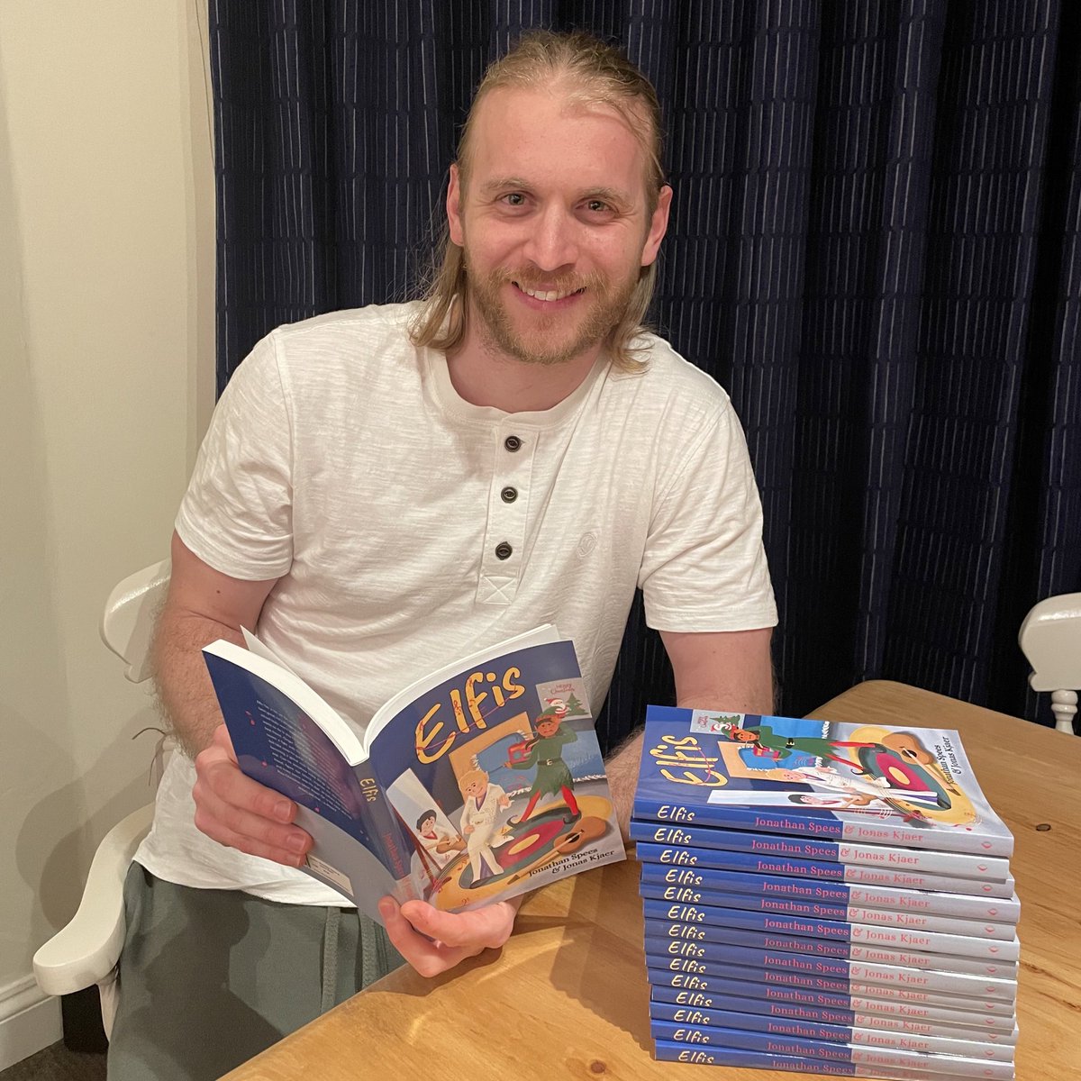 TadDickman_'s tweet image. One of the more caring humans on the planet — Johnny Spees — just published his first children’s book, and in doing so, achieved a life goal he set when we were at @MaryWash ✅ 

I’m a proud friend 🥹

Please join me in ordering a copy (or 10) of Elfis❗️

amazon.co.uk/dp/180074854X/…