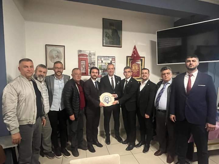 Alitugr98476809's tweet photo. Çanakkale Bigalılar Sos. Day. ve Yard. Derneğini Mv Adayımız Sıtkı Keçeci,Merkez ve Biga İlçe Bşk ile ziyaret ederek,desteklerini istedik. Misafirperverlikleri için Dernek Başkanı Yağız Ata’ya ve Bigalı hemşerilerimize teşekkür ederiz @MHP_Bilgi @E_SemihYalcin @doctorsitki https://t.co/OrliAagAPS