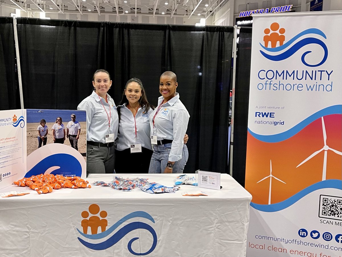 Community_Wind's tweet photo. We know the positive impact that clean energy will bring local communities. If the enthusiasm today of Long Island high school students at @HofstraU at the We Are The Future Summit is any indication of the future #offshorewind workforce, we also know the future is bright! The job opportunities in offshore wind will only grow and Long Island students are preparing for these rewarding careers. A special thank you to @Danjlloyd and @MinorityMilleni team for organizing today's inspiring forum!