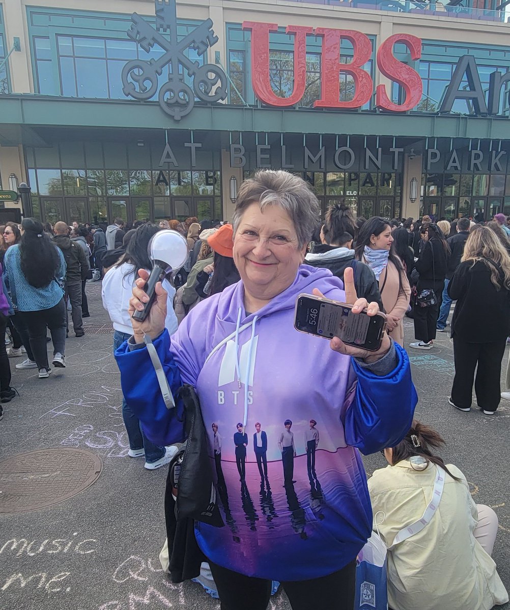 rhi⁷ sees bts today! tweet media