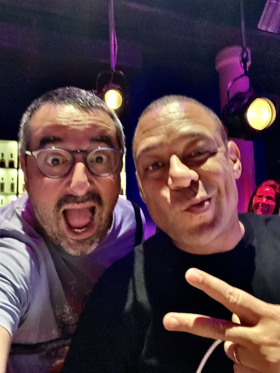AngeloinLisbon's tweet photo. Carlão in da houz.
#daweasel https://t.co/KirEayLuiA
