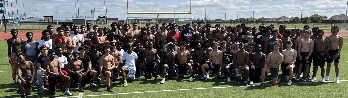 100+ kids getting after it on acceleration  day. The buy in is there. #PTC Energy-Attitude-Toughness. <a href="/PaetowFootball/">Paetow Football</a> <a href="/recruitpaetowfb/">Katy Paetow College Prospects</a> <a href="/CoachO1911/">Clayton Odom</a> <a href="/coachdhicks/">Coach Hicks</a> <a href="/CoachMattRhodes/">Coach Rhodes</a> <a href="/charlie_ayro/">Coach Ayro</a> <a href="/CoachYorloff/">Coach Yorloff</a> <a href="/Coach_Dever/">Coach Dwayne Dever</a>