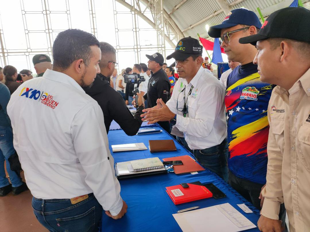 JosueLorcaV's tweet photo. 2/3 En este encuentro quedamos con el compromiso de reforestar las cuencas principales del estado, trabajar para ajustar las tarifas de la recolección en el municipio, dotar con unidades satelitales. https://t.co/aCZmekXFsW