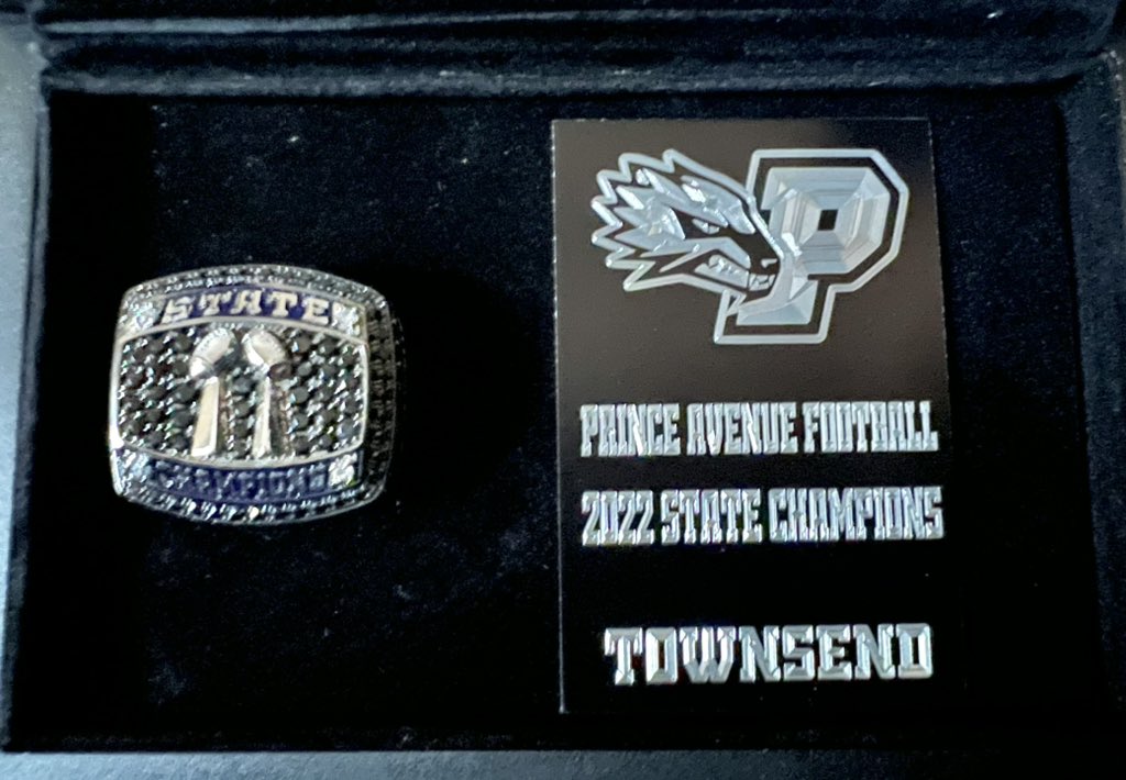MasonTownsend75's tweet photo. Truly blessed to be able to Earn this my freshman year. It was a blessing to be able start on varsity as a freshman. #RIB #OutWorkTheHype @pacsfootball1 @CoachRicht @GVandagriff @Mansell247 @JeremyO_Johnson @ChadSimmons_ @lukewinstel @recruitNE_GA @RecruitGeorgia @NEGARecruits @deucerecruiting