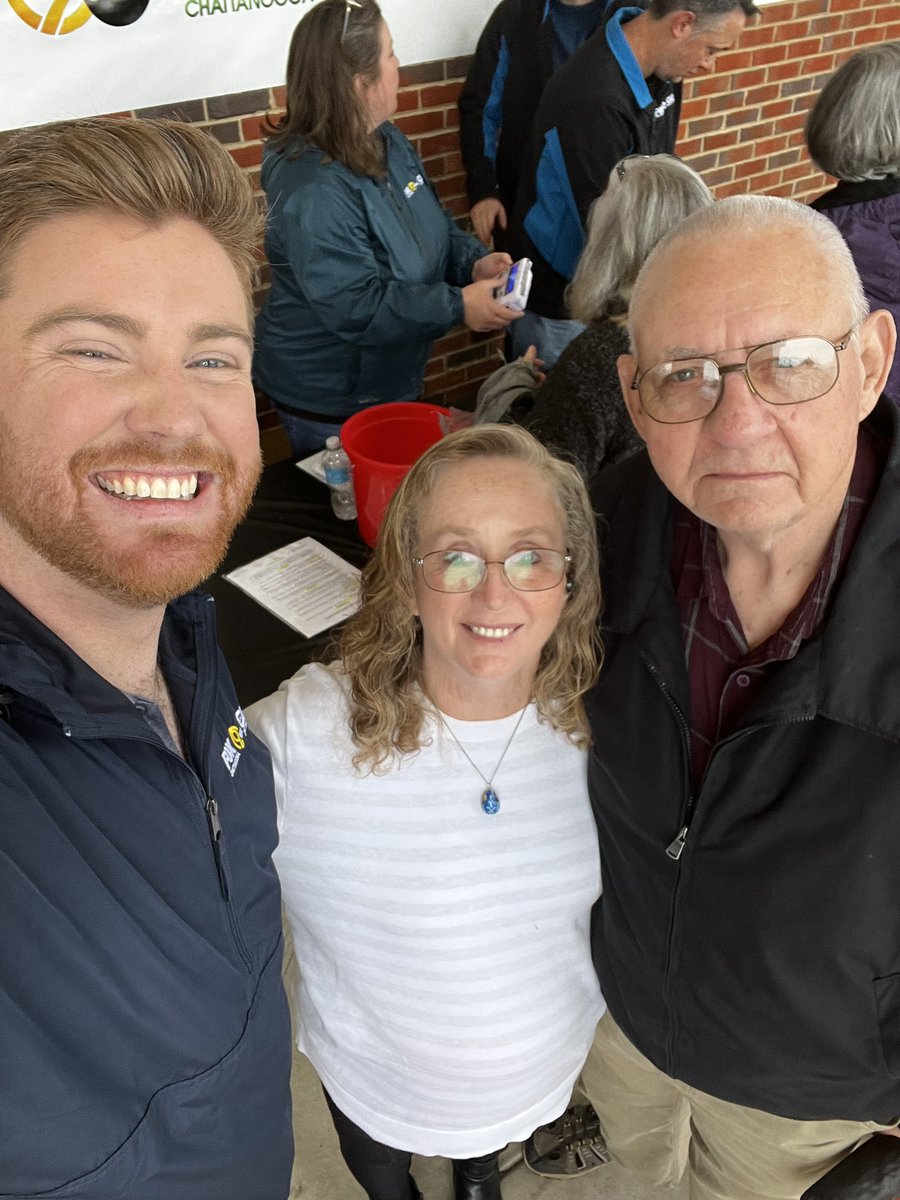 JoshRobinsonTV1's tweet photo. I had so much fun getting to meet so many community members today!! Thanks for coming out and staying #weatheraware #Stormtrack9 #ringgold @newschannelnine https://t.co/MfxIhJexks