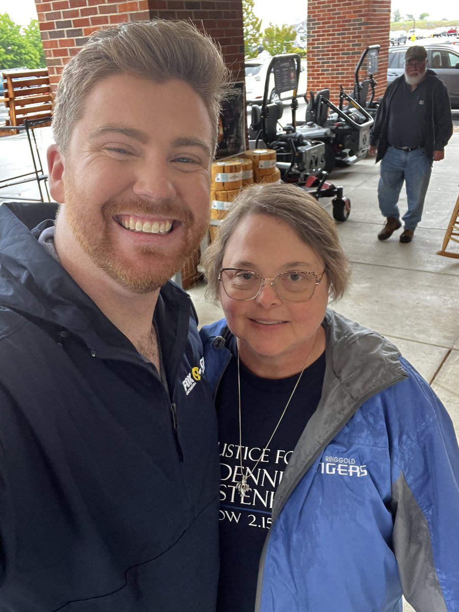 JoshRobinsonTV1's tweet photo. I had so much fun getting to meet so many community members today!! Thanks for coming out and staying #weatheraware #Stormtrack9 #ringgold @newschannelnine https://t.co/MfxIhJexks