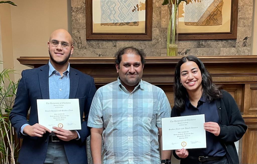 OU_LMAMR's tweet image. Congratulations to @OU_LMAMR and Sankaranarayanan Group undergraduates, Ahmed Hussan and Saadia Nazir, on their Honorable Mentions for their presentations! They presented their UROP-funded projects at OU Undergraduate Research Day.