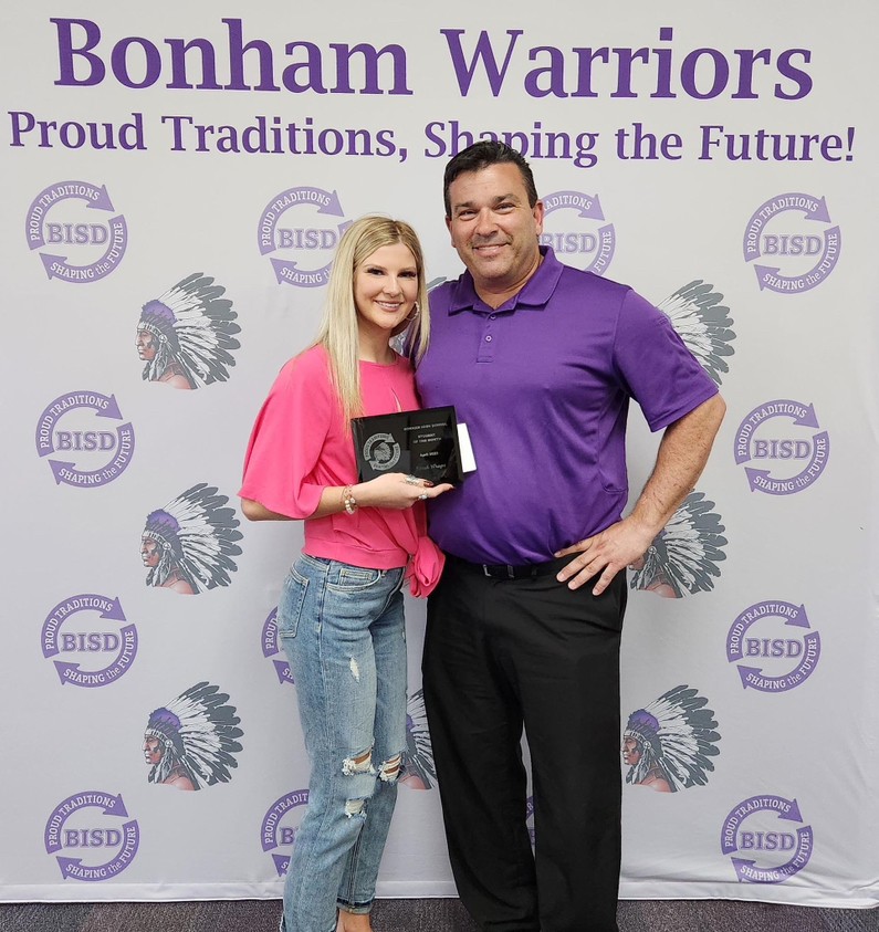 18UTXGloryRWB's tweet photo. Congratulations to our Sarah Wrape on being Bonham HS April student of the month! @TexasGlory @NCAASoftball #studentofthemonth #softball #beintentional #workhard https://t.co/1q5jLLWB41