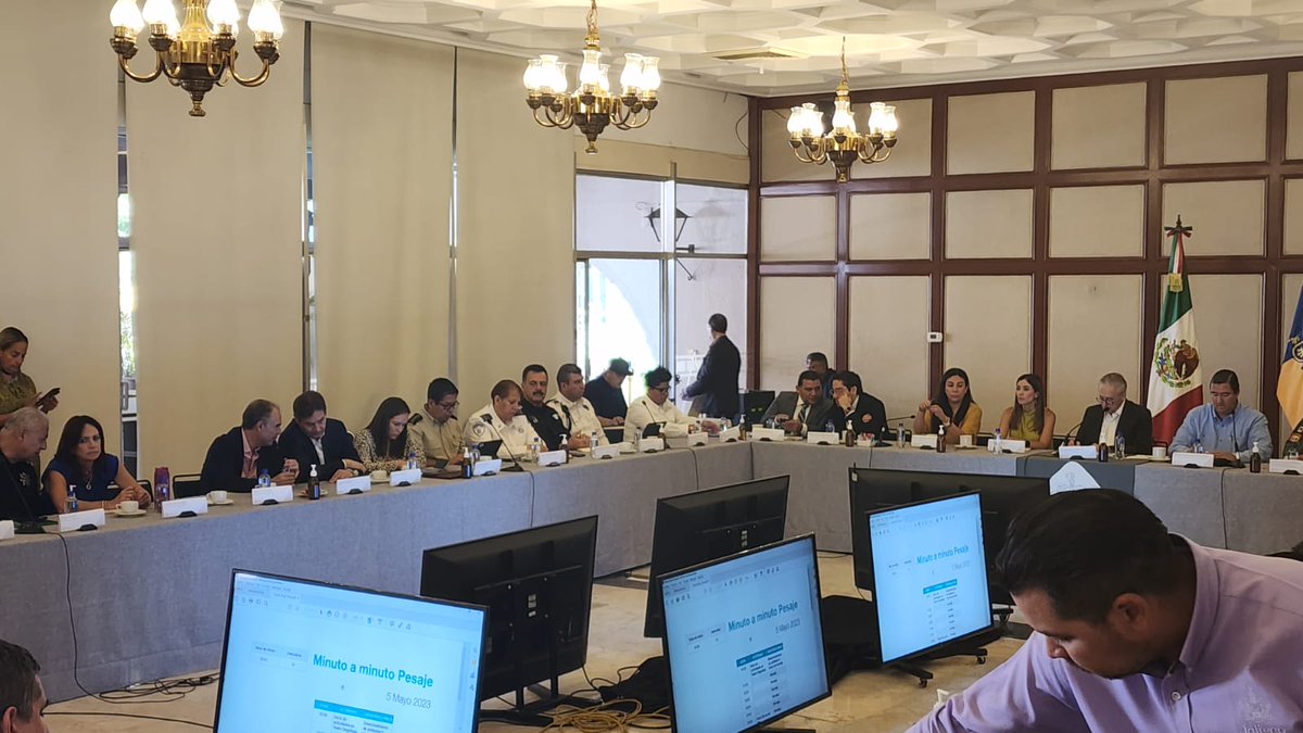 MtraVioleta's tweet photo. Desde Casa Jalisco con autoridades de los 3 niveles de gobierno de seguridad pública y autoridades de protección civil estatal y municipales para continuar con la coordinación rumbo a los eventos que se llevarán a cabo en el marco la celebración por los 200 años de Jalisco https://t.co/7MbqNMffjt