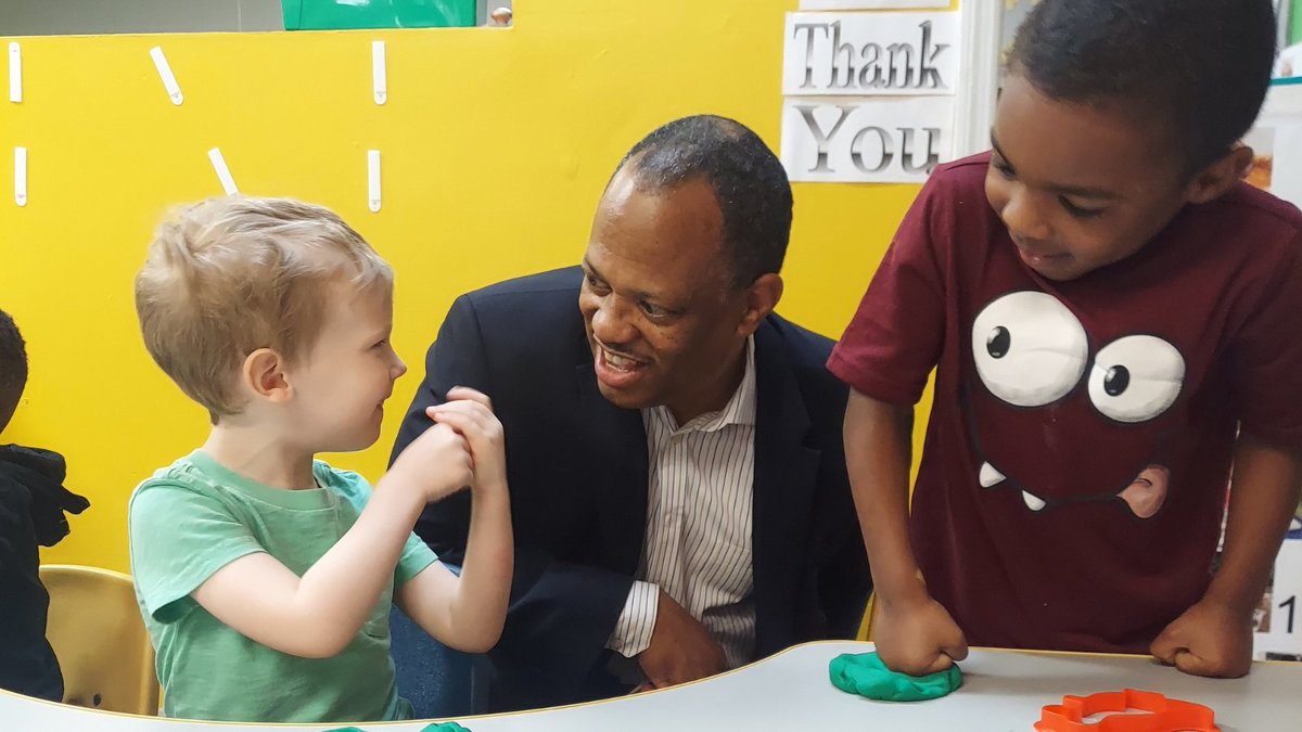 GEEARS's tweet photo. Thanks to Representative David Wilkerson for visiting 1st Step Learning Academy in Powder Springs yesterday for #QRWeek! Since @Quality_Rated began in 2012, nearly 3,000 child care programs throughout the state have earned one-, two-, or three-star ratings. #gapol https://t.co/GzuzkgtSqN