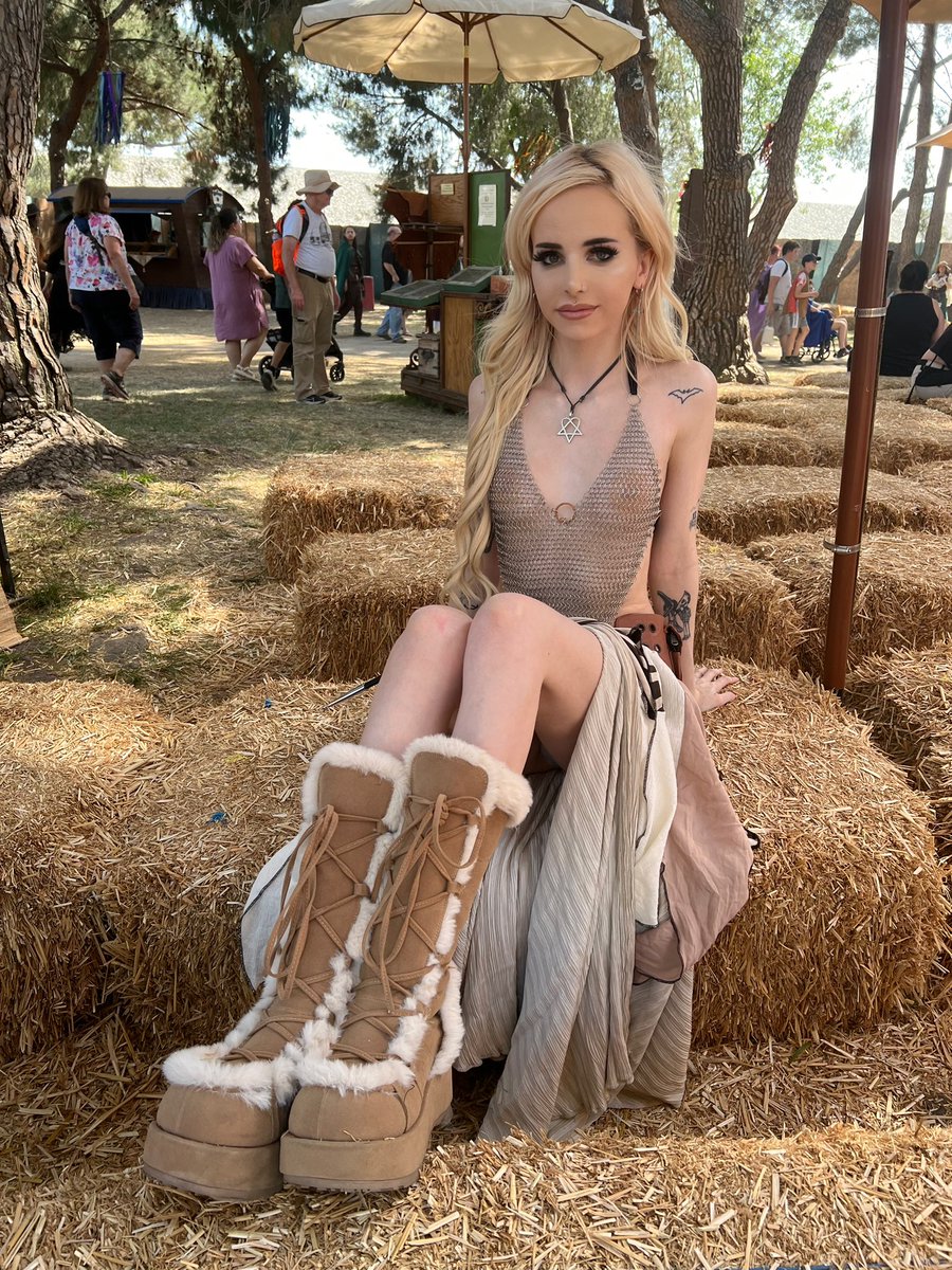 kirsten kaye on Twitter "would u spend the knight with her"
