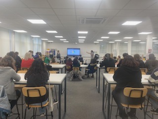 NetworkSeren's tweet photo. Excellent turn-out yesterday at Fitzalan High School for Cambridge Outreach Roadshow event looking at application support.  @Seren_Network @RhwydwaithSeren @FitzalanHigh #serennetwork#serenacademy#cambridgeuniversity https://t.co/t75eBEqXLz
