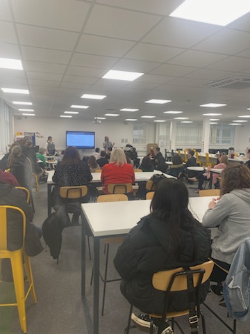 NetworkSeren's tweet photo. Excellent turn-out yesterday at Fitzalan High School for Cambridge Outreach Roadshow event looking at application support.  @Seren_Network @RhwydwaithSeren @FitzalanHigh #serennetwork#serenacademy#cambridgeuniversity https://t.co/t75eBEqXLz