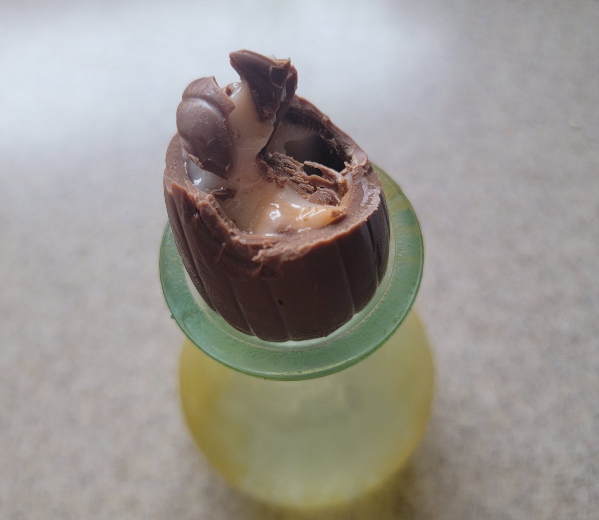 dovahtoorIF's tweet photo. 我很抱歉 very sorry not native English : @CadburyUK @CadburyWorld I buy a handsome chocolate egg.Look very tastey可口的.Bite in and it has been cum inside. Likely blood in semen too... 病得很重的人 unhealthy. This is large issue however still very tastey. https://t.co/I57ShIPZoL