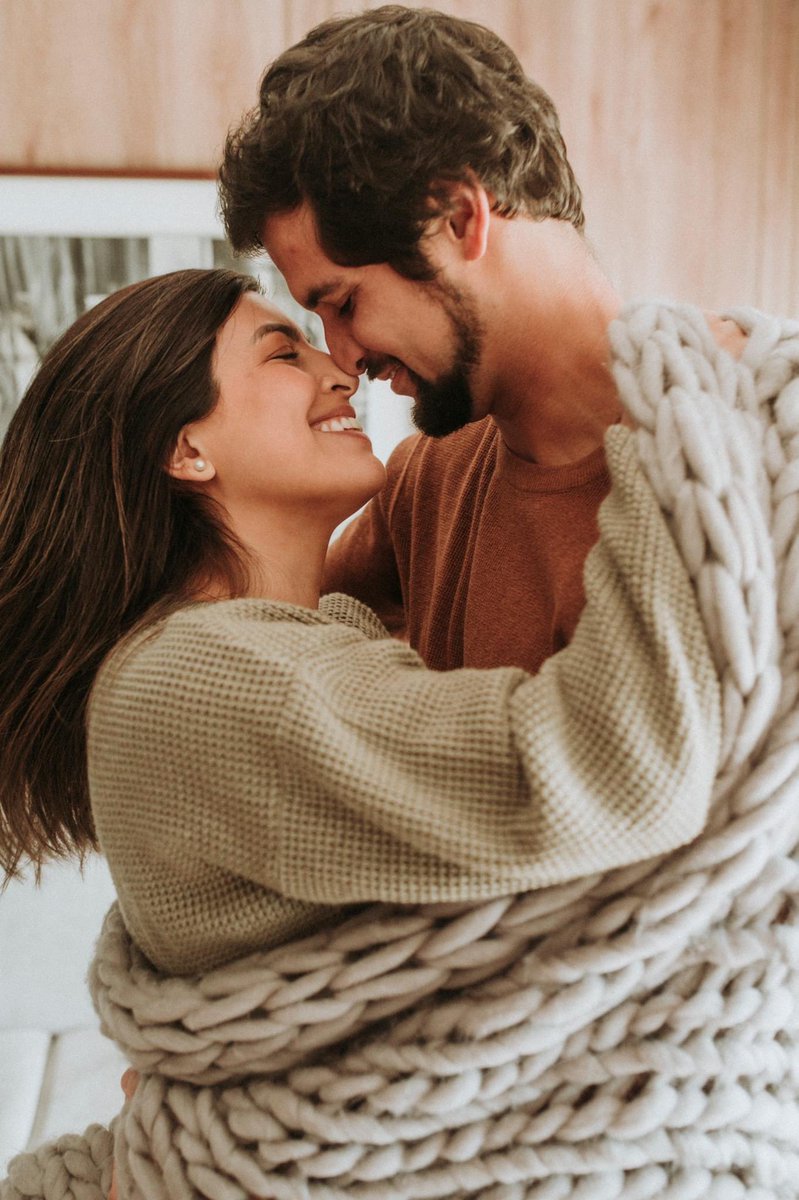 Hoy cumplo 4 años de casado con la mujer de mi vida que me flechó desde el colegio. 

Sé que suelo hablar de negocios, pero quiero compartirles un consejo personal en medio de tantas rupturas que se dan, sobretodo, por malas decisiones en el transcurso de una relación:

Es inútil