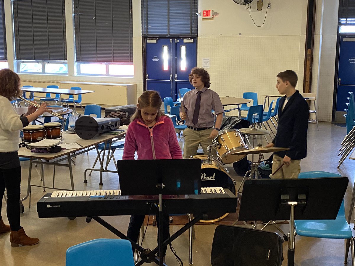 StonehamSuper's tweet photo. Stoneham Spring Arts Festival Full House! https://t.co/0u0VY4BnzK