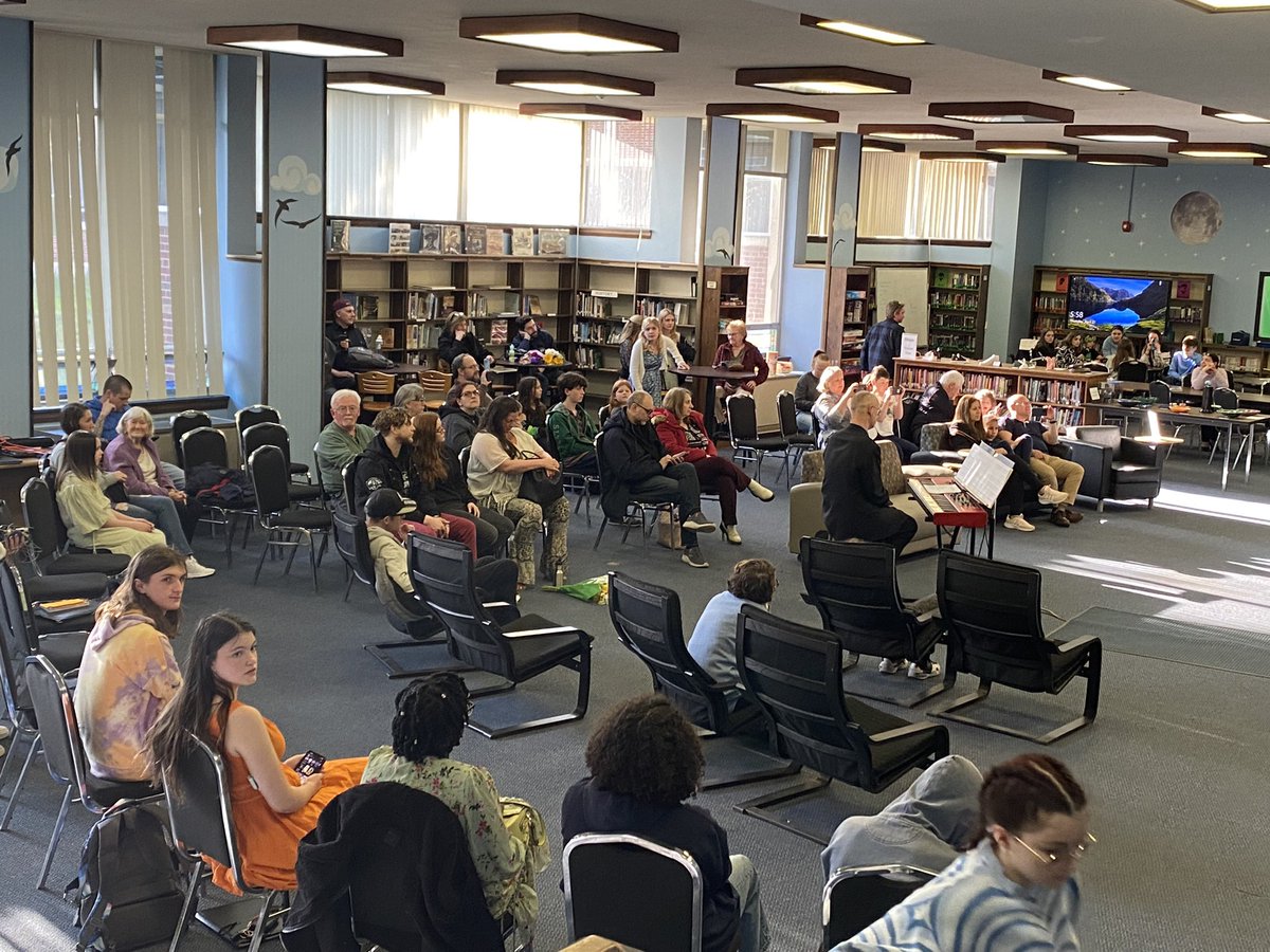 StonehamSuper's tweet photo. Stoneham Spring Arts Festival Full House! https://t.co/0u0VY4BnzK