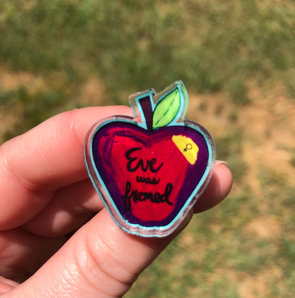 ptsfeminist's tweet image. Eve was framed. 🍎

#eve #evewasframed #sexism #misogyny #ptsfeminist #pin #acrylicpin