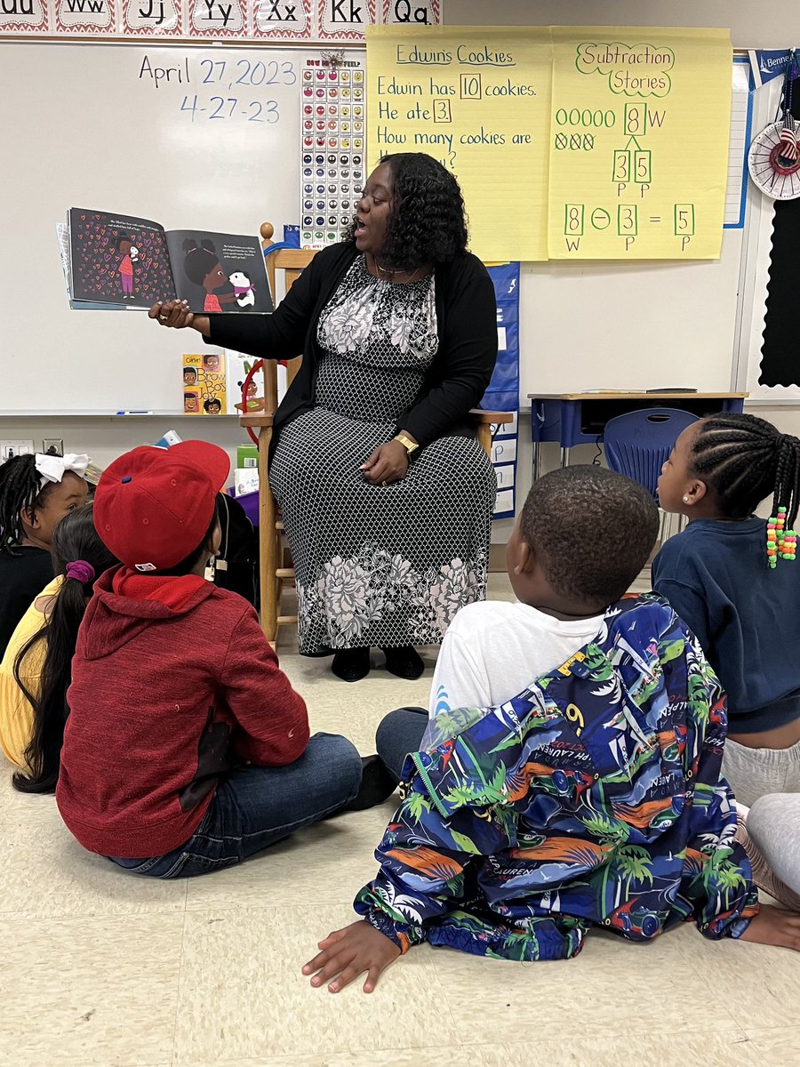SimkinsSharks's tweet photo. #KindergartenKickoff was a HUGE success this evening. Our future scholars had a chance to engage with our Kinder team while their parents registered them for Kindergarten! #FutureSharks 🦈 @GCSchoolsNC @DrAngelaDraper @Super_GCS https://t.co/nuqGS7Apgi