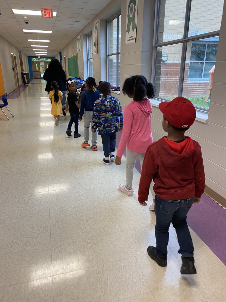 SimkinsSharks's tweet photo. #KindergartenKickoff was a HUGE success this evening. Our future scholars had a chance to engage with our Kinder team while their parents registered them for Kindergarten! #FutureSharks 🦈 @GCSchoolsNC @DrAngelaDraper @Super_GCS https://t.co/nuqGS7Apgi