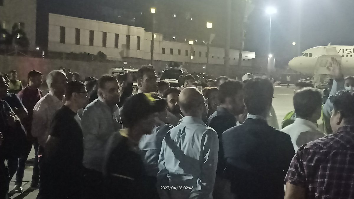 manishdabur's tweet photo. Shame on Indigo Management, Flight 6E 2518 which supposed to take off at 8:10 pm from Mumbai to Delhi, Still (3 :06 am) standing at airport due to lack of Pilot,
230 people are becoming hostages of Indigo Staff due to mismanagement of Indigo@DGCAIndia https://t.co/PgyP99rQcY