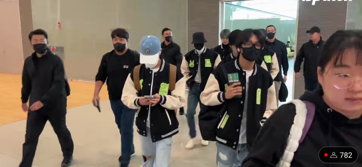 NCTDreamINA's tweet photo. JAKET COUPLE &amp; CELANA DENIM 😭😭😭 https://t.co/UC80JVeAuC