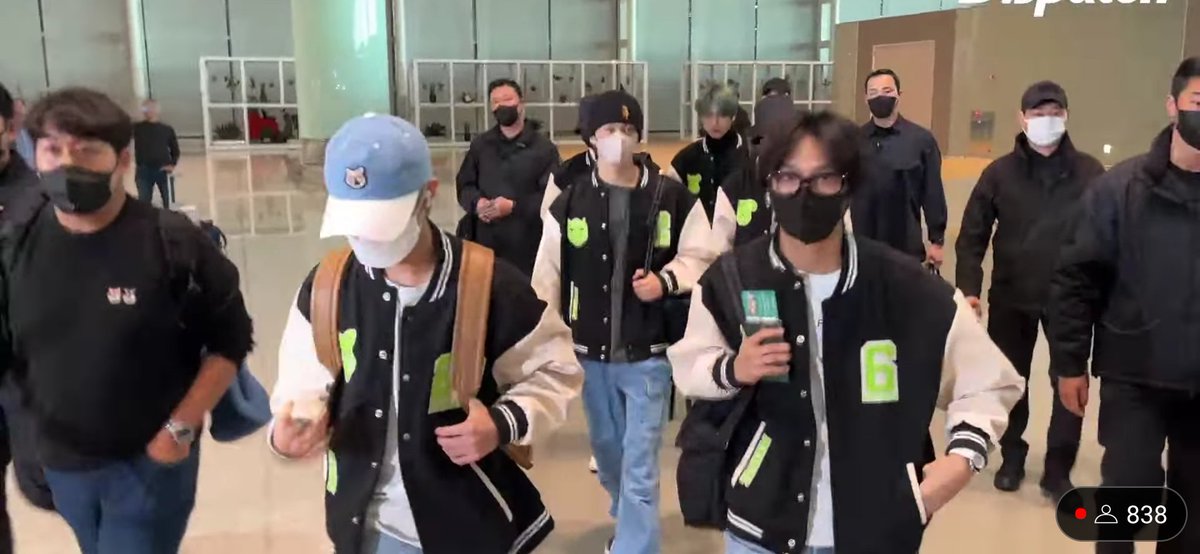 NCTDreamINA's tweet photo. JAKET COUPLE &amp; CELANA DENIM 😭😭😭 https://t.co/UC80JVeAuC