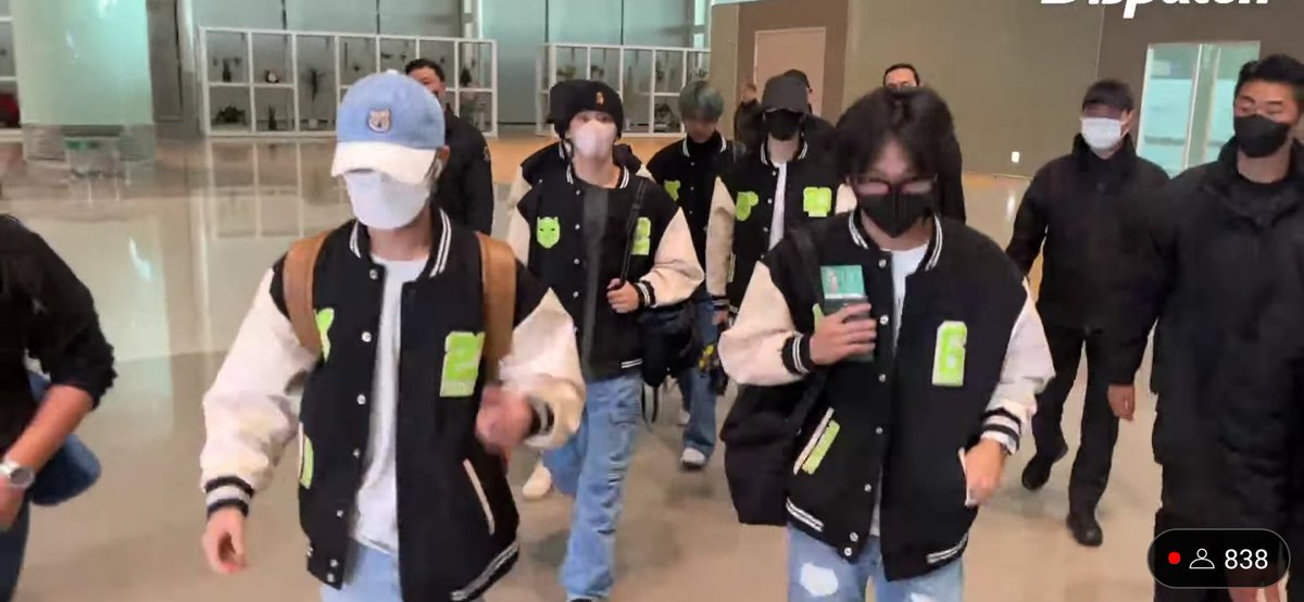 NCTDreamINA's tweet photo. JAKET COUPLE &amp; CELANA DENIM 😭😭😭 https://t.co/UC80JVeAuC