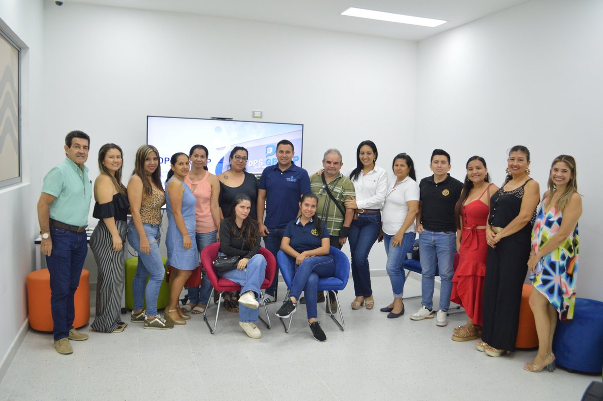 CCHuila's tweet photo. #EnEsteMomento | Hoy en nuestro club de alianza de negocios, tuvimos la grata visita del empresario Javier Quintero, gerente de #DPSGroup, quién compartió su historia empresarial que hoy cumple 10 años de trayectoria en el mercado🤝 https://t.co/MIzSX0dGKD
