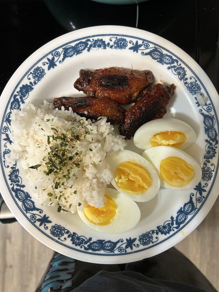 mukjay_'s tweet photo. Rice, eggs, and chicken wangs😫 https://t.co/CQwsCAbDSd