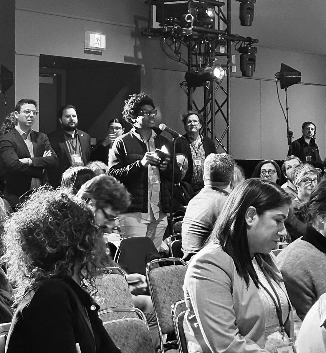 WebsCorneille's tweet photo. 👏 Beau succès pour le forum #ScienceEnFrançais! J’y ai soutenu la création d’un panier de fonds pour financer revues et chercheurs qui s’investissent à cor et à cri pour générer plus de savoirs dans le bassin francophone caribéen. @SciChefQC @SciChefCan @SauloNeiva

📷 @BiblioQC https://t.co/JiWKpaPs6f