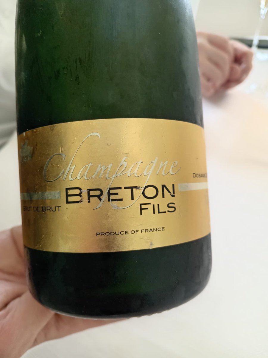 hardrockhm's tweet photo. @champagne_breton_fils ad accompagnare nuove realizzazioni di @castellomalvezzi_restaurant @albertoriboldichef_official #castellomalvezzi #champagne #champagnelover #champagne๐พ #wine #winestagram๐ท #wines #winestyles https://t.co/CSsvv9LDnN
