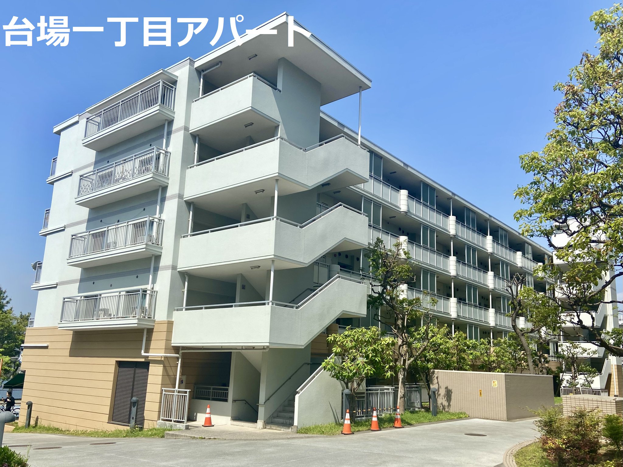 Amazon.co.jp: 社宅街―企業が育んだ住宅地 : 社宅研究会: 本