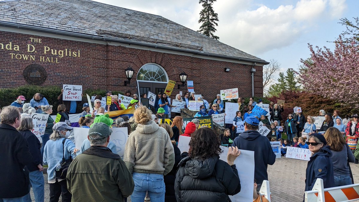 SEnRG (@senrgorg) on Twitter photo We are calling out <a href="/GovKathyHochul/">Governor Kathy Hochul</a> and demanding that she #StopHoltec from dumping radioactive wastewater in the #HudsonRiver and from endangering the children at Buchanan-Verplanck Elementary School. Shame on you! Your silence is complicity #GovernorHochul We are calling out <a href="/GovKathyHochul/">Governor Kathy Hochul</a> and demanding that she #StopHoltec from dumping radioactive wastewater in the #HudsonRiver and from endangering the children at Buchanan-Verplanck Elementary School. Shame on you! Your silence is complicity #GovernorHochul