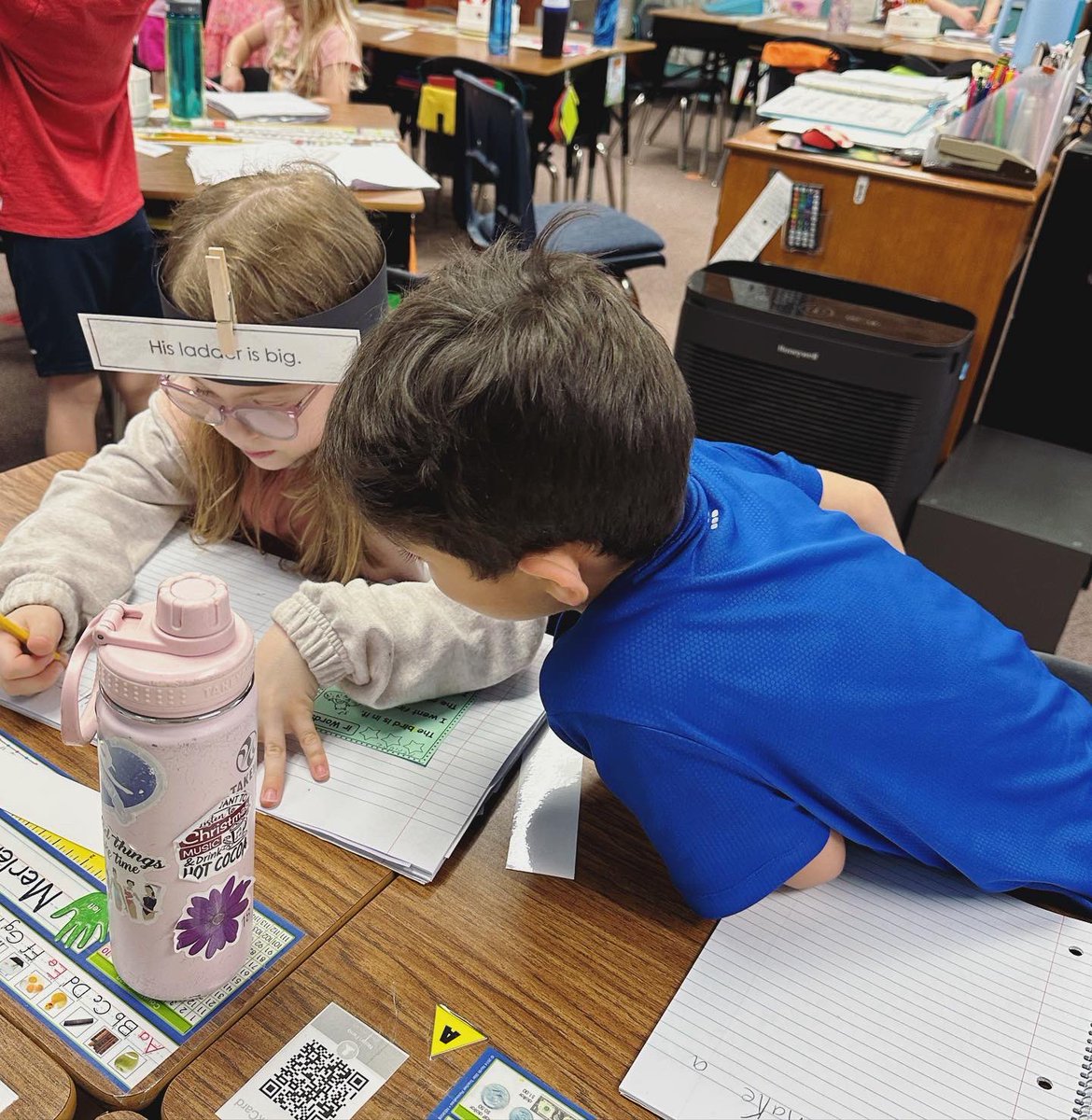 MsCamiCox's tweet image. Headbands: phonics edition! Such a fun way to practice reading and writing our phonics skills! #1lisd #cyproadtrip