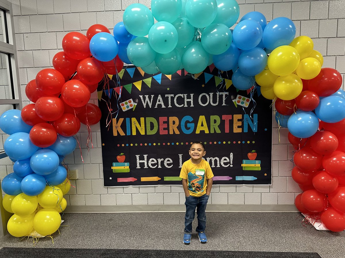 quel_coto13's tweet photo. My little kindergartener 🎉 https://t.co/LIoGeBYIb6