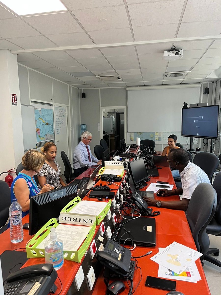 Prefet971's tweet photo. #Sargasses Gestion des sargasses | Le COD est activé depuis le 24/04.
📍Ce jour 3eme point de situation avec les communes. Des actions de communication sont en cours dans les communes de Capesterre de #MG & #TerreDeBas afin de prévenir la population & notamment le public sensible https://t.co/EzuSUTuBOs