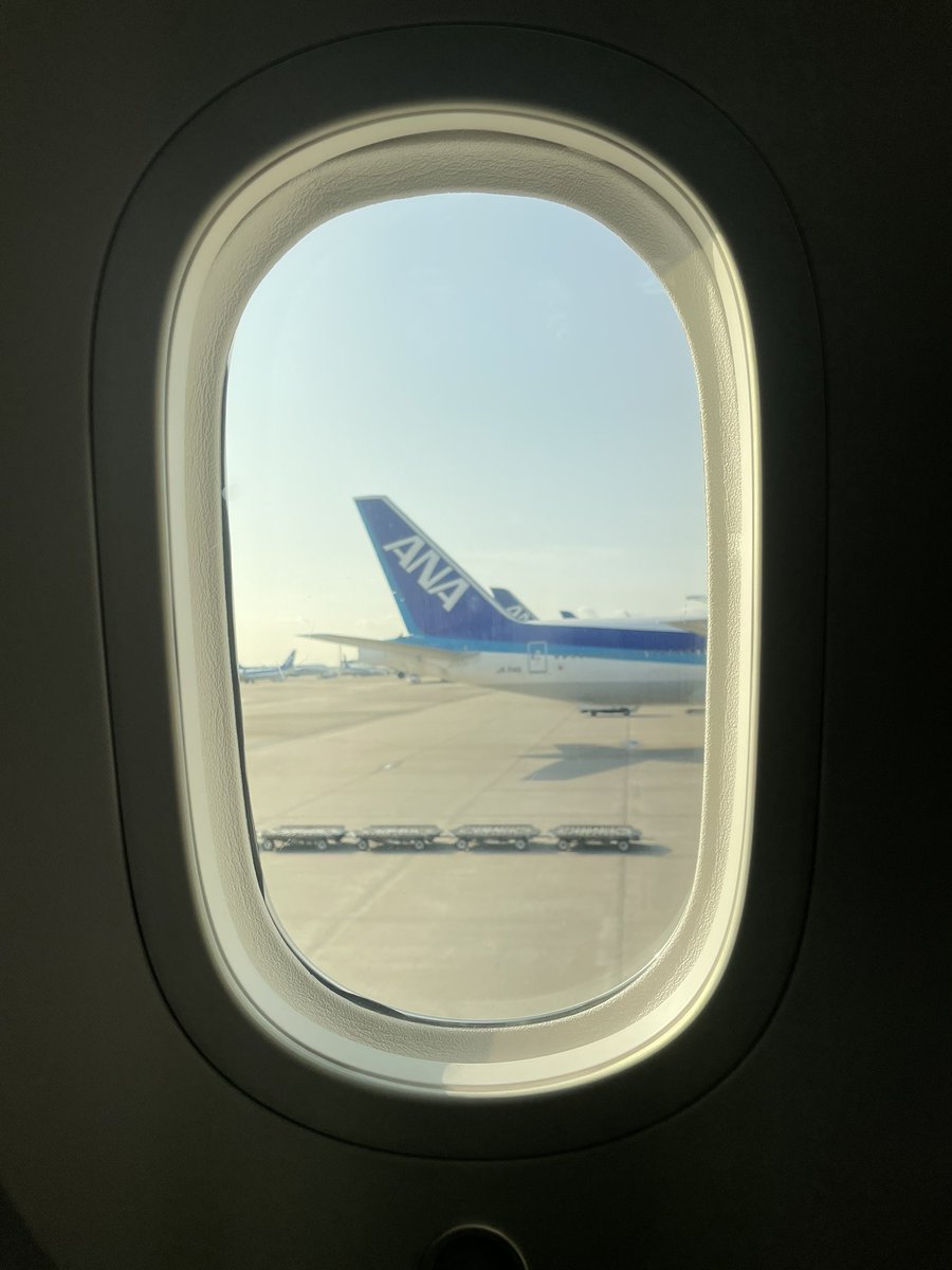 mixer3939's tweet photo. おはようございます。
今日は久々のB787✈️o(^-^)oワクワク
一応、四国には帰ります🤪
松山でお仕事してから高知へ🚗³₃
#ana #b787 #hnd #nh583 #JA812A https://t.co/cGltgkr5En