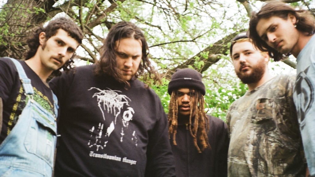 Revolvermag's tweet photo. 🤘 No one's doing rapcore quite like INNER PEACE.

Get to know them, plus 4 more rising bands you need to know right now https://t.co/nkPZI9UhB1 https://t.co/0gIaRSsmak