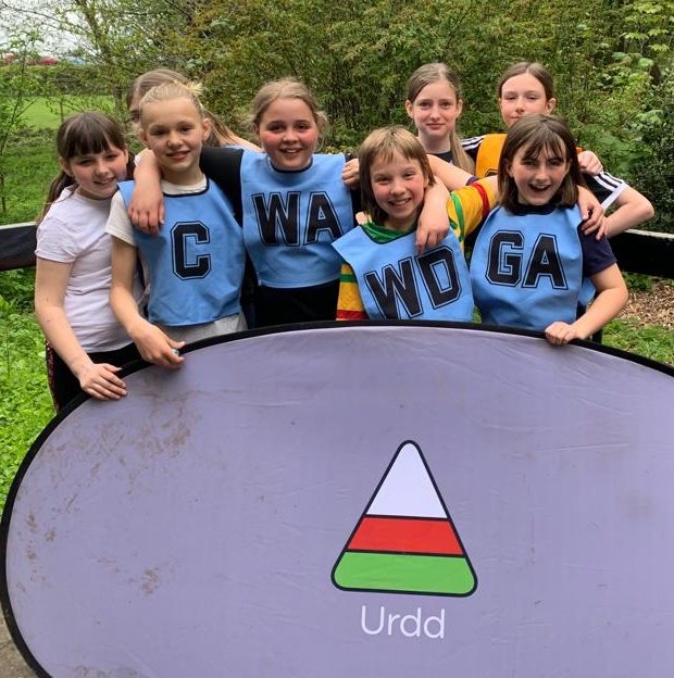 Llongyfarchiadau mawr i'r holl dimau pêl rwyd am gystadleuaeth wych heddiw. Da iawn chi ferched am ennill y grŵp. Pawb wedi mwynhau mas draw. Diolch yn fawr i Mrs Jones am fynd gyda'r plant a diolch am drefnu <a href="/UrddCeredigion/">Urdd Ceredigion</a>