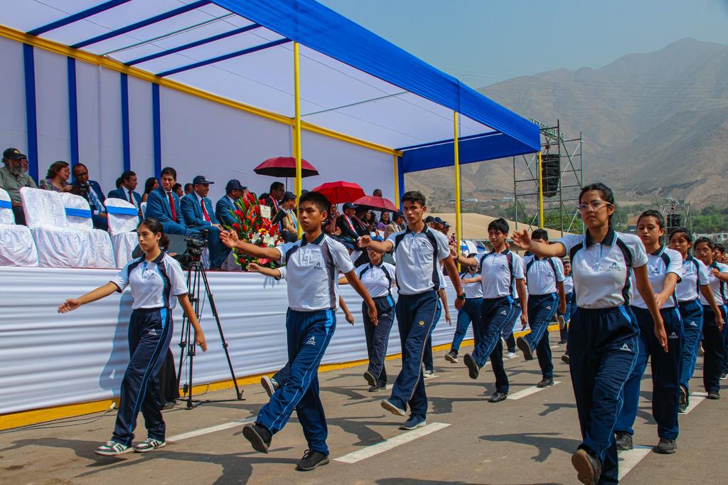 ✨ Gratificante fue la participación de  nuestros alumnos, plana administrativa y docentes en el Desfiles Cívico por #AniversarioUPeU  🤗  #APCE #ASEACE