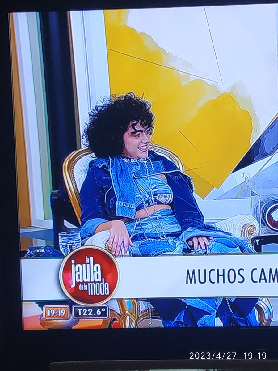 InesDiscia's tweet photo. @LaJauladelaModa  hay por dios quien es ese mamarracho?no le digan que es linda pq no los veo más. Critiquen con la misma Bara a todas https://t.co/QZnJFm26ua