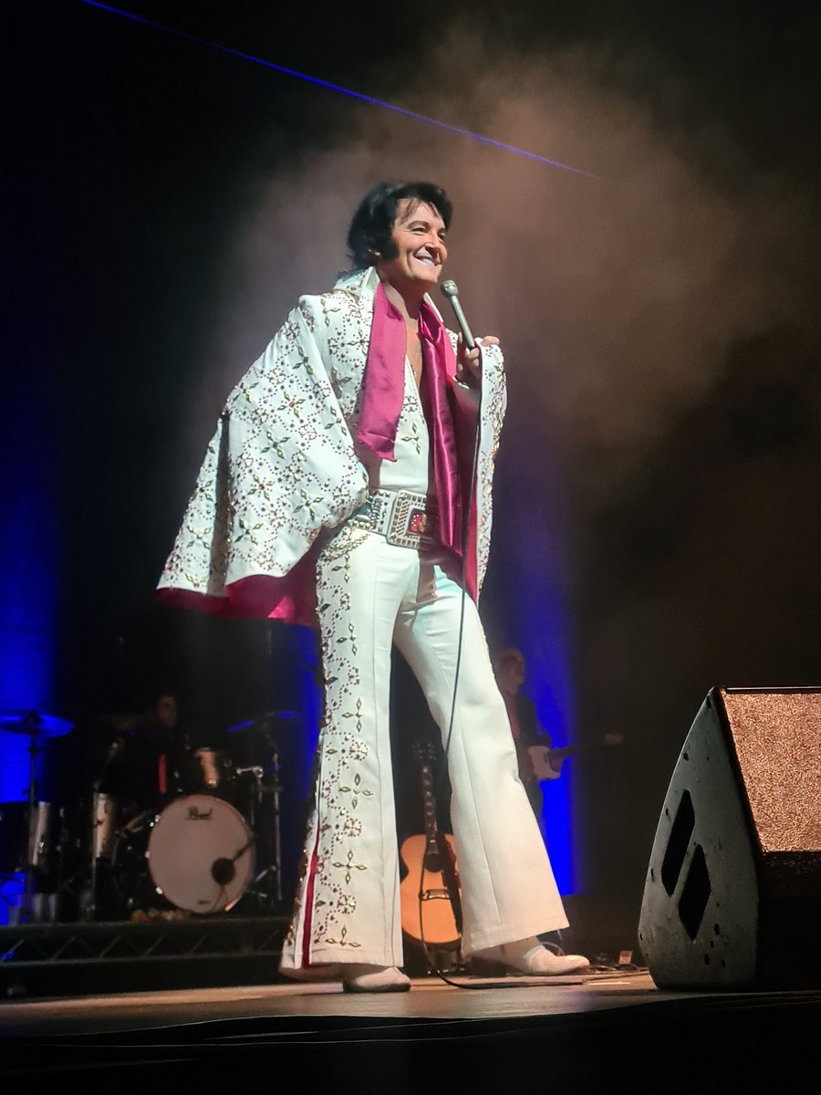 Corrine0392's tweet photo. Just got home from watching @BenPortsmouth1 at Canterbury!! The worlds best ETA!!! Always absolutely amazing!! This was my 20th Show 🥰 and watching again tomorrow at Croydon!! I get lost in my own Elvis/Ben world and I love every bit ❤️ https://t.co/U9TqZ78zqp