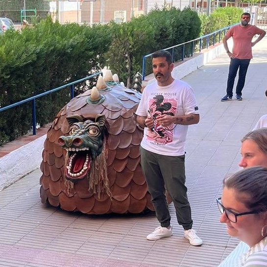 Cucafera Tarragona (@cucaferatgn) on Twitter photo La Cucafera Petita donant-se a conèixer aquest dijous a Escola Cèsar August de Tarragona on dóna nom a una de les classes infantils 
<a href="/ECesarAugust/">Escola Cèsar August</a> #tarragona #cucaferapetita La Cucafera Petita donant-se a conèixer aquest dijous a Escola Cèsar August de Tarragona on dóna nom a una de les classes infantils 
<a href="/ECesarAugust/">Escola Cèsar August</a> #tarragona #cucaferapetita