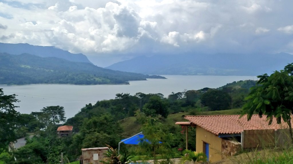 NelsonCipagauta's tweet photo. #Video | Empieza la consolidación turística del embalse Topocoro en Santander.
@MAguilarHurtado

👉Vea el video de la entrevista completa:   https://t.co/mBXdjFu7xD https://t.co/2seJBqW56W