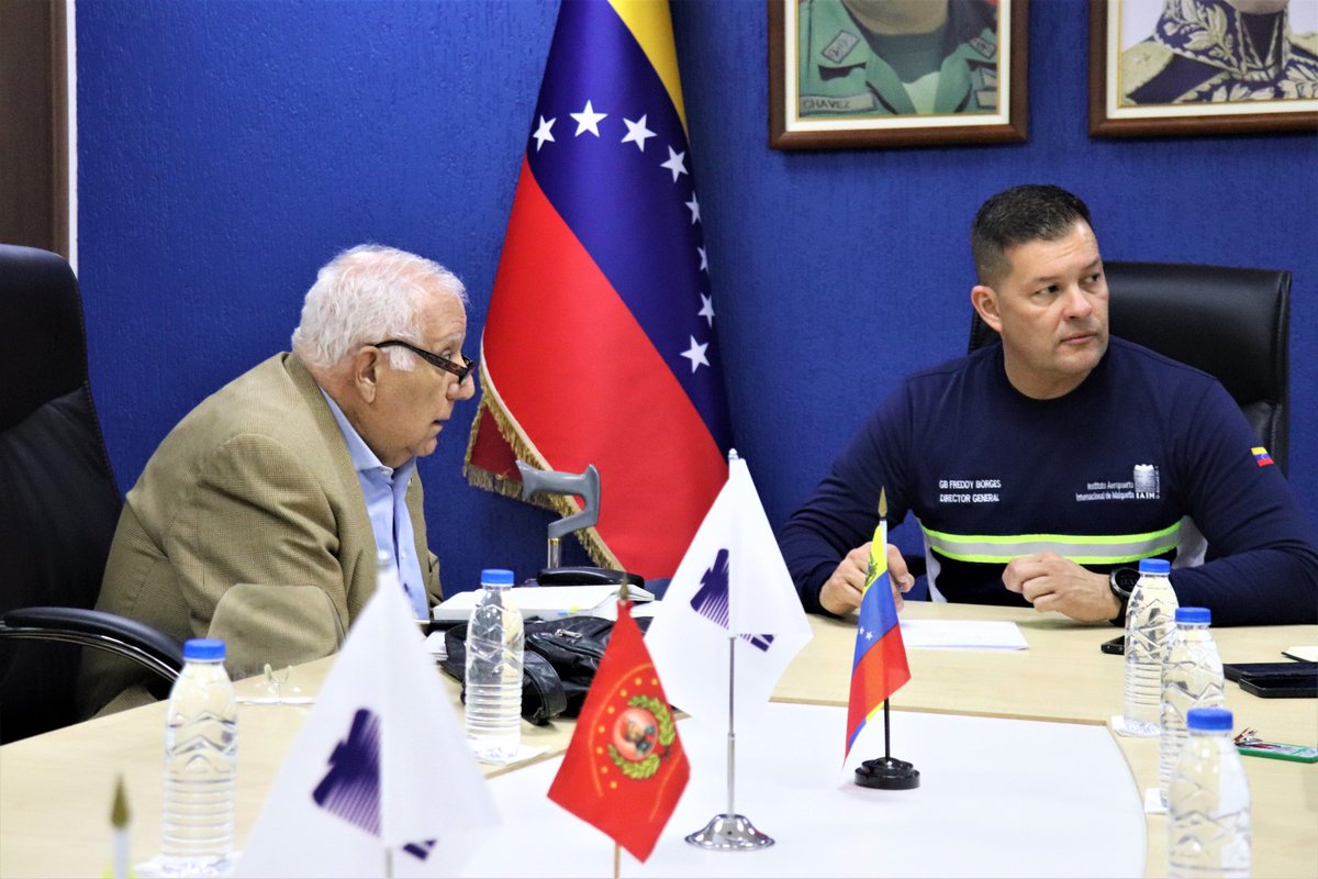 IAIM_VE's tweet photo. #InfoIAIM || El @viceminaereo y DG del IAIM, GB. Freddy Borges, lideró una reunión de trabajo con el Presidente de #CEVETA, Dr. Jorge Álvarez, para discutir propuestas de las líneas aéreas con el fin de mejorar la calidad del servicio prestado a los usuarios del transporte aéreo. https://t.co/vf7TJKCrQ8