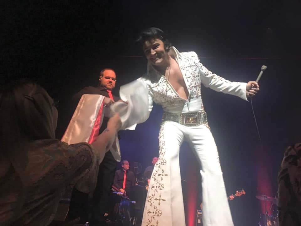 Corrine0392's tweet photo. Also @BenPortsmouth1 I hope you know how much receiving these 1st scarves of the night means to me. This was the photo my Mum took tonight 🥰 at 31 years old this means more to me than you will know 🥰 ❤️ I have a special Elvis box they are all kept in 🥰🥰🥰 https://t.co/9o8JJXVAG2